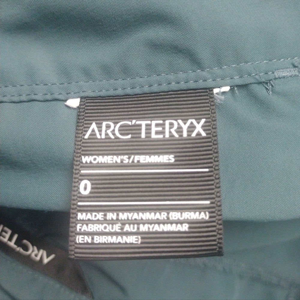 Arc'Teryx Shorts - Green Size 0 - Picture 3 of 4